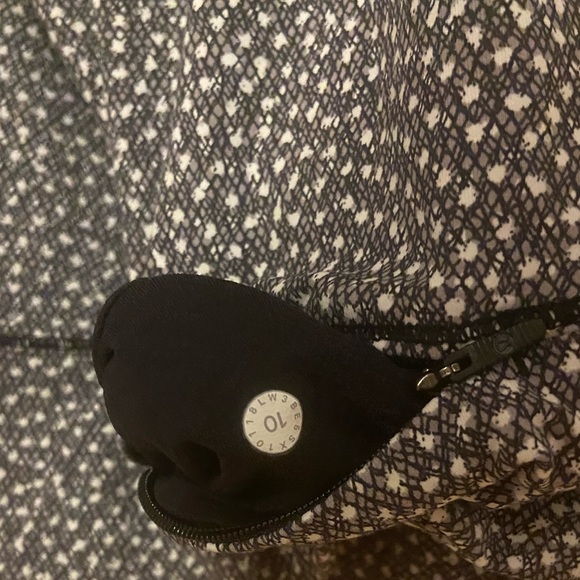 Lulu Lemon Long Sleeve Size 10 - Picture 8 of 8